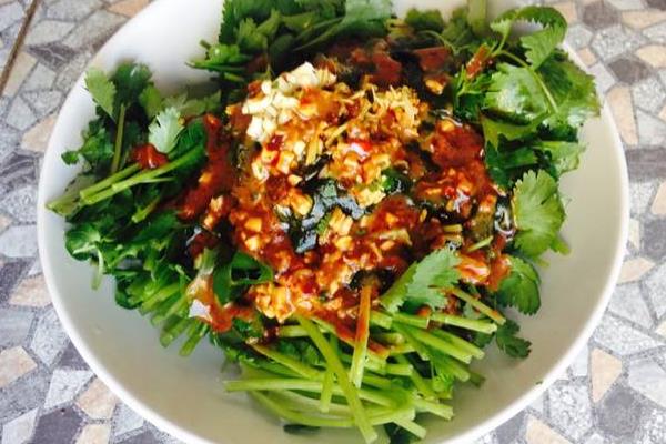 香菜煮水的功效與作用 香菜煮水喝的好處