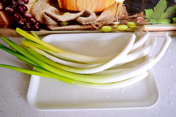 大蔥不能和什么一起吃 大蔥吃多了有什么壞處