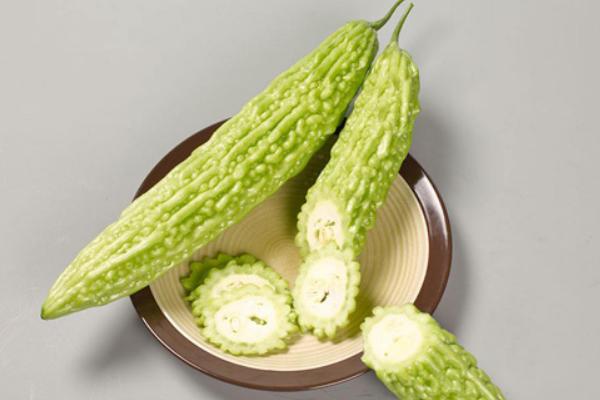 晚上吃苦瓜好嗎 吃苦瓜要注意什么