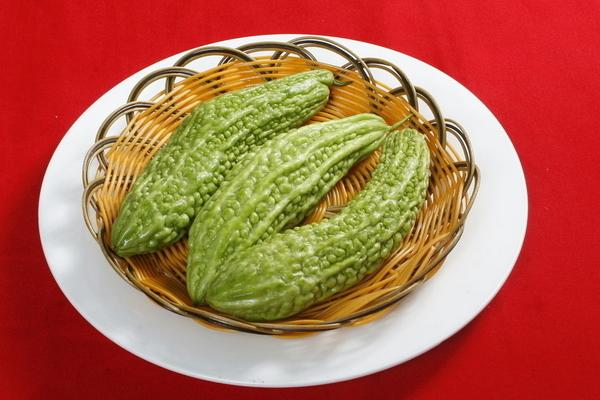 晚上吃苦瓜好嗎 吃苦瓜要注意什么