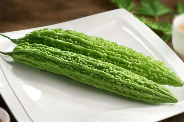 晚上吃苦瓜好嗎 吃苦瓜要注意什么