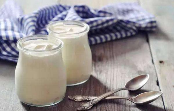 吃蟹能喝酸奶嗎 芒果和酸奶能一起吃嗎