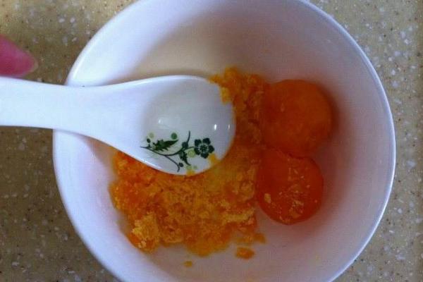 咸蛋黃怎么處理后變沙 咸蛋黃怎么處理