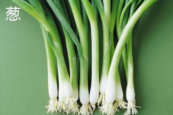 藠頭和蒜頭、蔥的區別是什么 藠頭和蒜頭、蔥都能生吃嗎