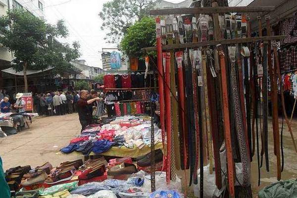 在農(nóng)村集市上擺地攤賣什么好賣又賺錢