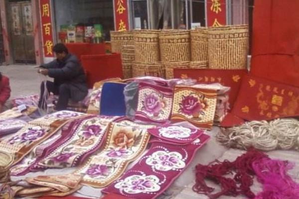 在農(nóng)村集市上擺地攤賣什么好賣又賺錢