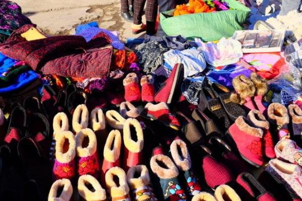 在農(nóng)村集市上擺地攤賣什么好賣又賺錢