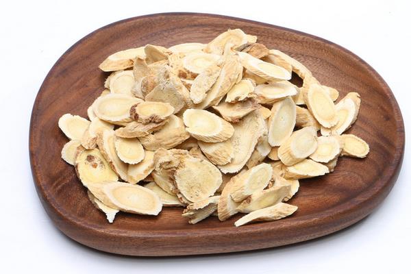 生黃芪和炙黃芪的區別是什么 生黃芪和炙黃芪哪個好