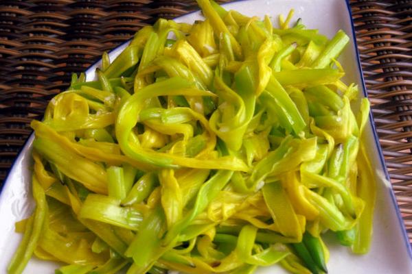新鮮的黃花菜能吃嗎 鮮黃花菜怎么處理
