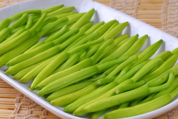 新鮮的黃花菜能吃嗎 鮮黃花菜怎么處理