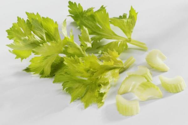 芹菜葉的功效與作用及禁忌 芹菜葉營(yíng)養(yǎng)價(jià)值