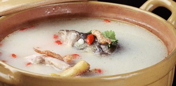 川芎白芷天麻魚頭湯的功效與作用及做法 川芎白芷天麻燉魚頭的禁忌