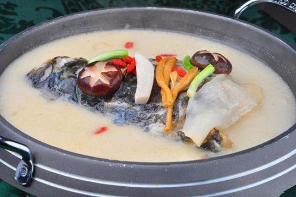 川芎白芷天麻魚頭湯的功效與作用及做法 川芎白芷天麻燉魚頭的禁忌