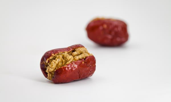 棗夾核桃的做法 紅棗夾核桃怎么做