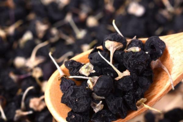 黑枸杞可以泡酒嗎 黑枸杞泡酒的功效與作用
