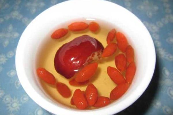 紅棗枸杞泡水喝的功效與作用 紅棗枸杞茶怎么做