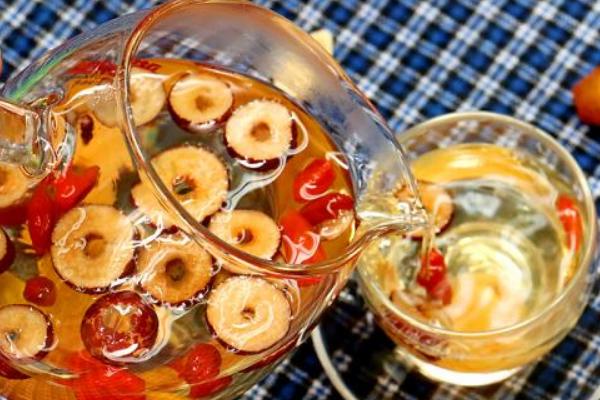 紅棗枸杞泡水喝的功效與作用 紅棗枸杞茶怎么做