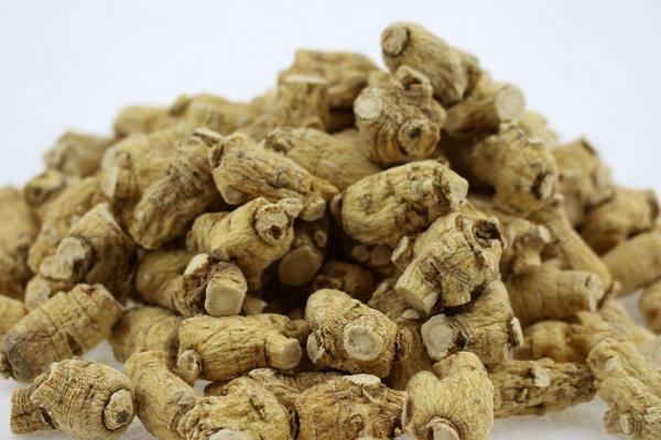 西洋參泡酒喝的功效與作用 西洋參泡酒的做法步驟