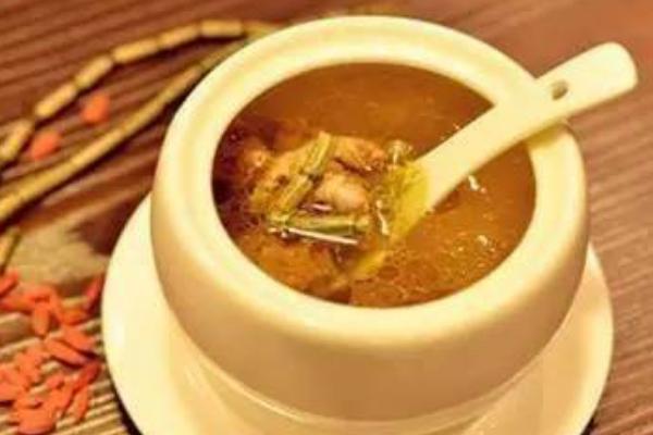 石斛花旗參燉雞湯功效與作用 石斛花旗參燉雞的做法步驟