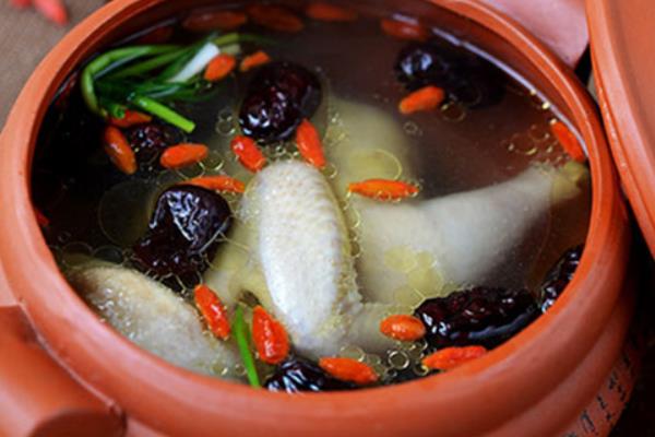 黨參黃芪燉雞湯功效與作用及做法 黨參黃芪燉雞湯的食用禁忌