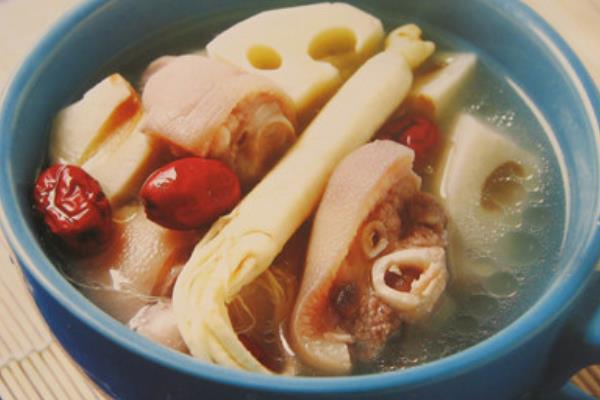 黨參黃芪燉雞湯功效與作用及做法 黨參黃芪燉雞湯的食用禁忌