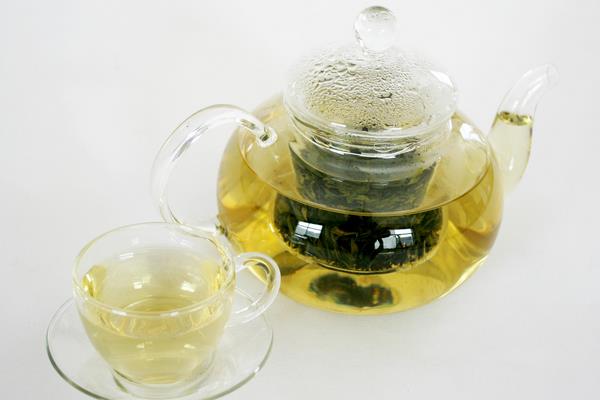 杜仲泡水喝的功效與作用 泡杜仲茶要注意什么