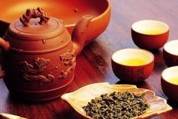杜仲泡水喝的功效與作用 泡杜仲茶要注意什么