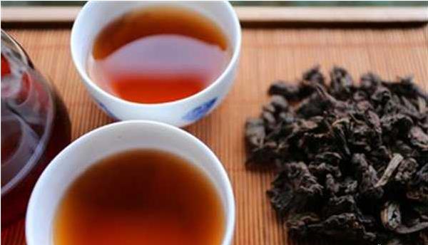 杜仲泡水喝的功效與作用 泡杜仲茶要注意什么