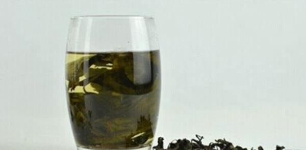 杜仲泡水喝的功效與作用 泡杜仲茶要注意什么