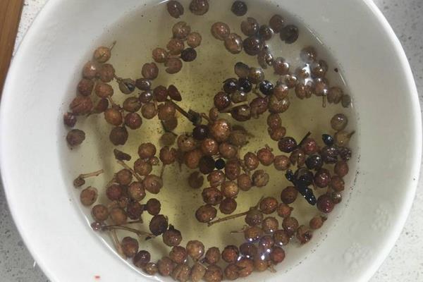 魚腥草能治痔瘡嗎 魚腥草治療痔瘡的做法