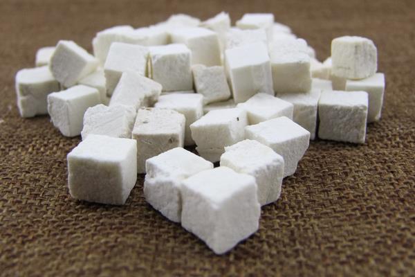 土茯苓和茯苓的區(qū)別是什么 茯苓的功效作用