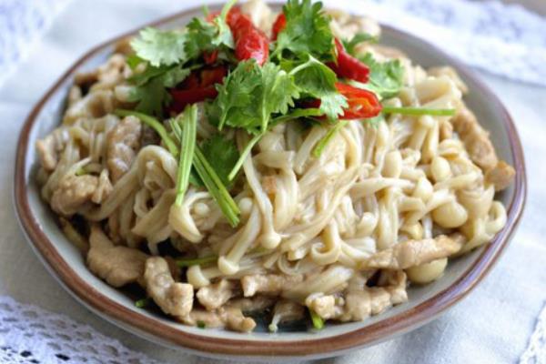 金針菇炒肉絲正宗做法 金針菇炒肉絲怎么做簡(jiǎn)單又好吃