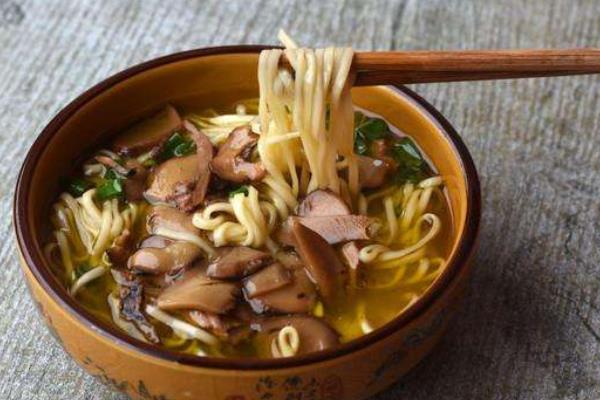 蘑菇面條怎么做好吃 蘑菇面市場價格多少錢一包