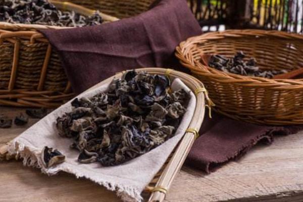 黑木耳和云耳的區別是什么 木耳有哪些種類