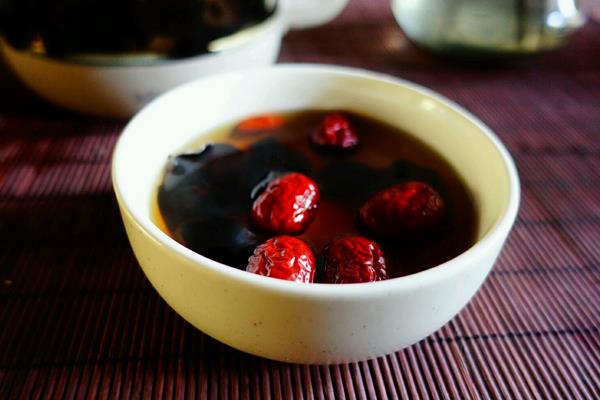 黑木耳紅棗湯功效與作用及做法 黑木耳紅棗湯能去斑嗎