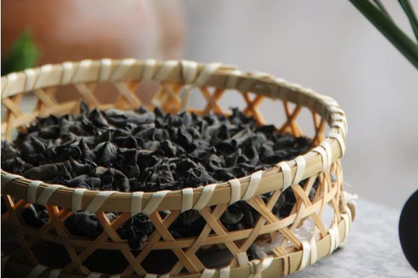 吃黑木耳補(bǔ)腎嗎 黑木耳功效與作用
