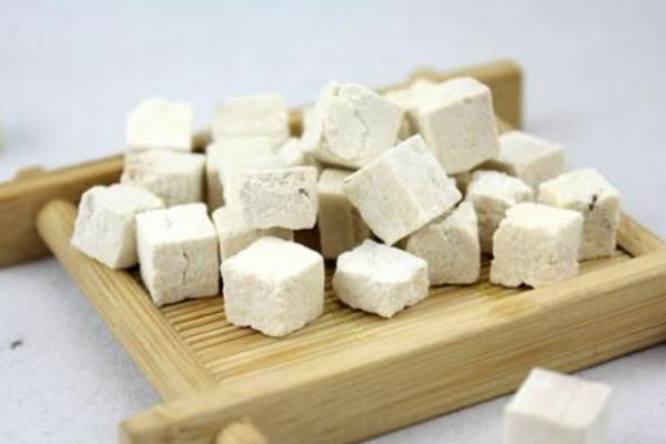 白茯苓與茯苓的區別是什么 白茯苓的藥理作用