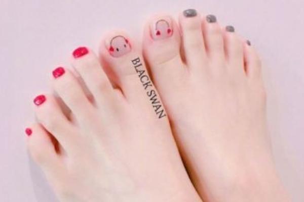 夏天腳出汗很癢怎么辦 夏天腳底冰涼冷是什么原因