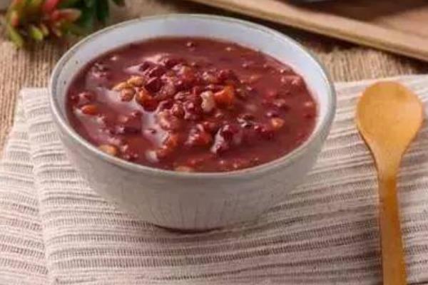 夏天要注意什么 夏天皮膚出油怎么辦