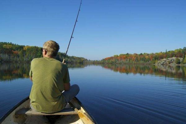 秋季釣魚技巧(南方、北方) 秋天釣魚用什么餌