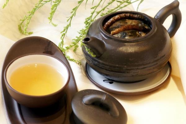 冬蟲夏草泡水喝的方法 冬蟲夏草泡水喝的用量