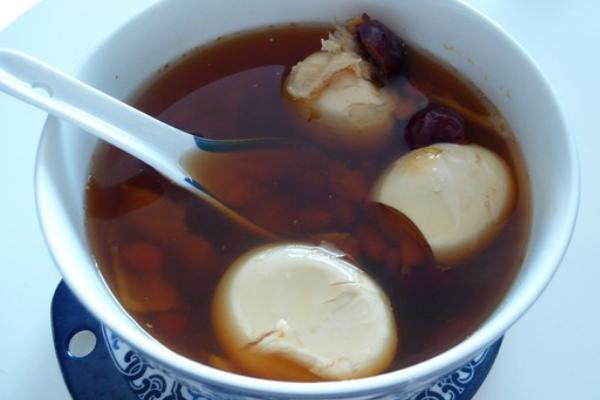 當歸紅糖煮雞蛋的功效與作用 當歸紅糖雞蛋的做法