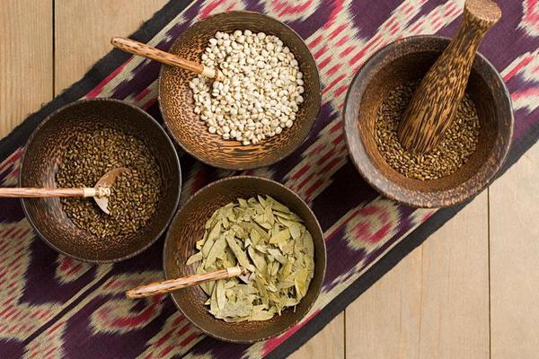 杜仲皮的作用與功效及禁忌 杜仲的挑選方法