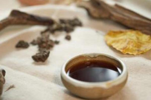 杜仲皮的作用與功效及禁忌 杜仲的挑選方法