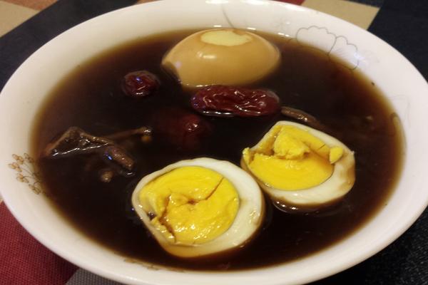 當歸紅糖煮雞蛋的功效與作用 當歸紅糖雞蛋的做法