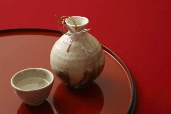 杜仲酒的功效與作用 杜仲酒怎么泡 杜仲酒配方