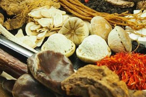 杜仲酒的功效與作用 杜仲酒怎么泡 杜仲酒配方