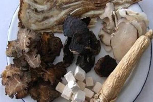 杜仲酒的功效與作用 杜仲酒怎么泡 杜仲酒配方