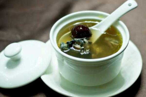 當歸黃芪烏雞湯功效作用及做法 當歸黃芪烏雞湯的烹飪技巧