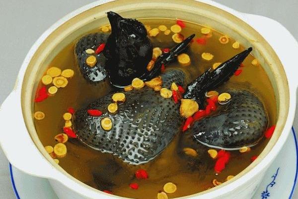當歸黃芪烏雞湯功效作用及做法 當歸黃芪烏雞湯的烹飪技巧